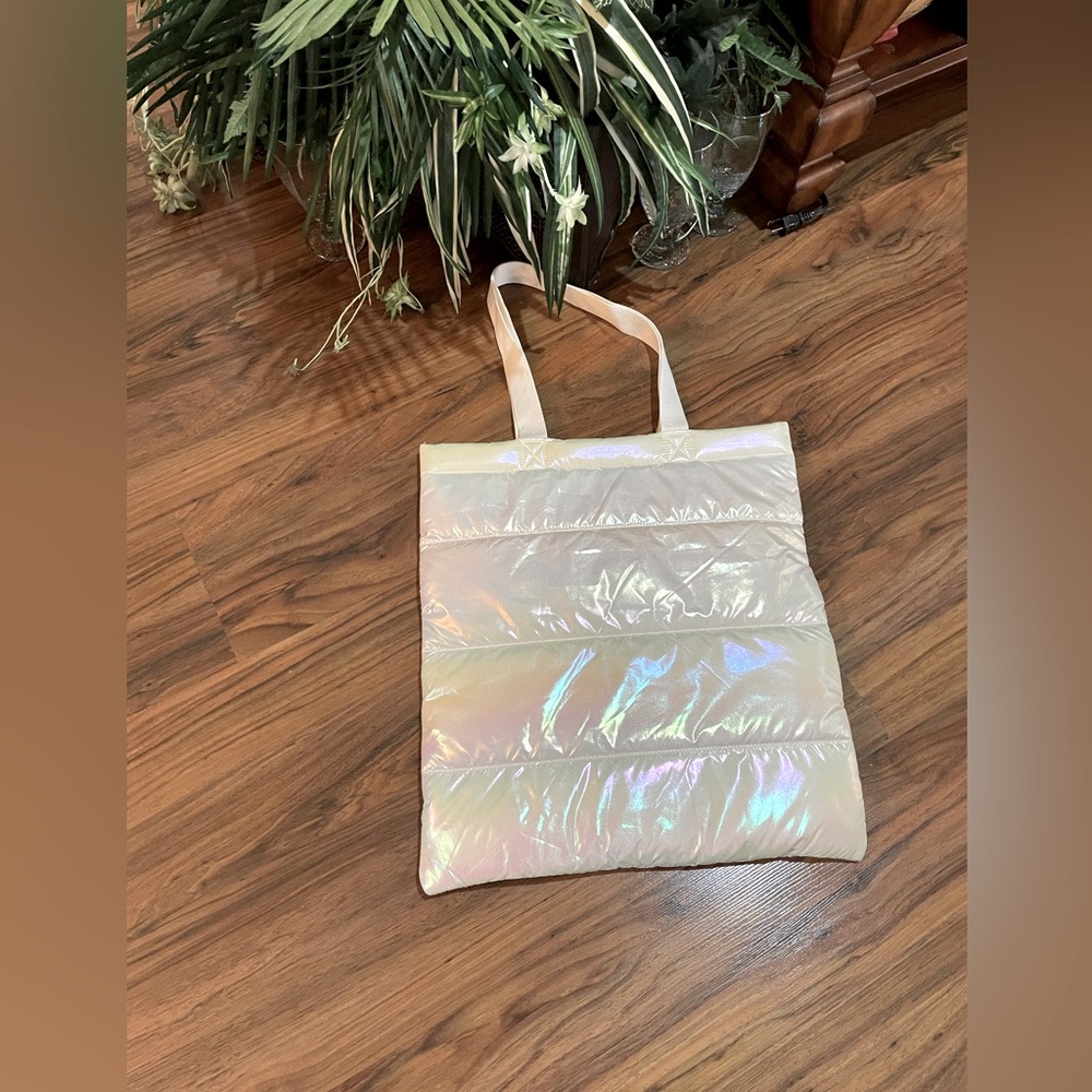 LIMITED EDITION BATH & BODY WORKS WHITE TOTE PUFFER BLK FRIDAY 2023 COLLECTIBLE